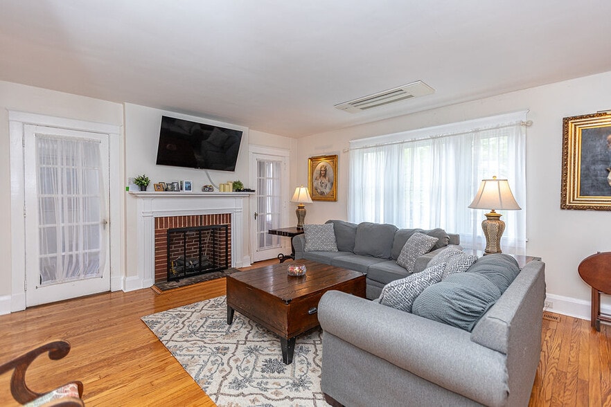 More Photos Of 404 Allegheny Ave, Towson Office For Sale