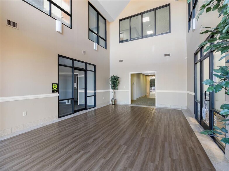 More Photos Of 330 Pelham Rd, Greenville Medical For Lease