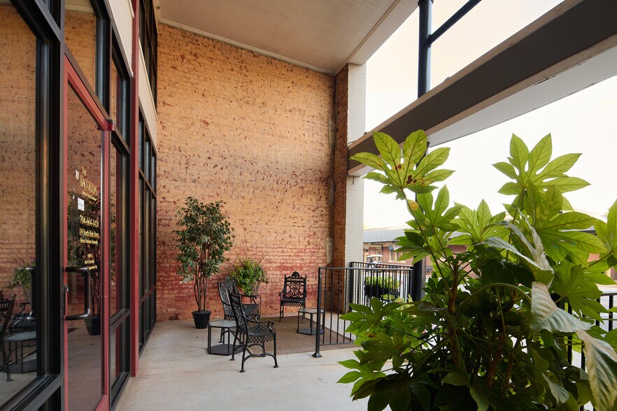 More Photos Of 119 N Main St, Mooresville Storefront Retail Office For Lease