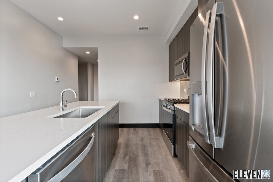 More Photos Of 1123 W Randolph St, Chicago Apartments For Lease