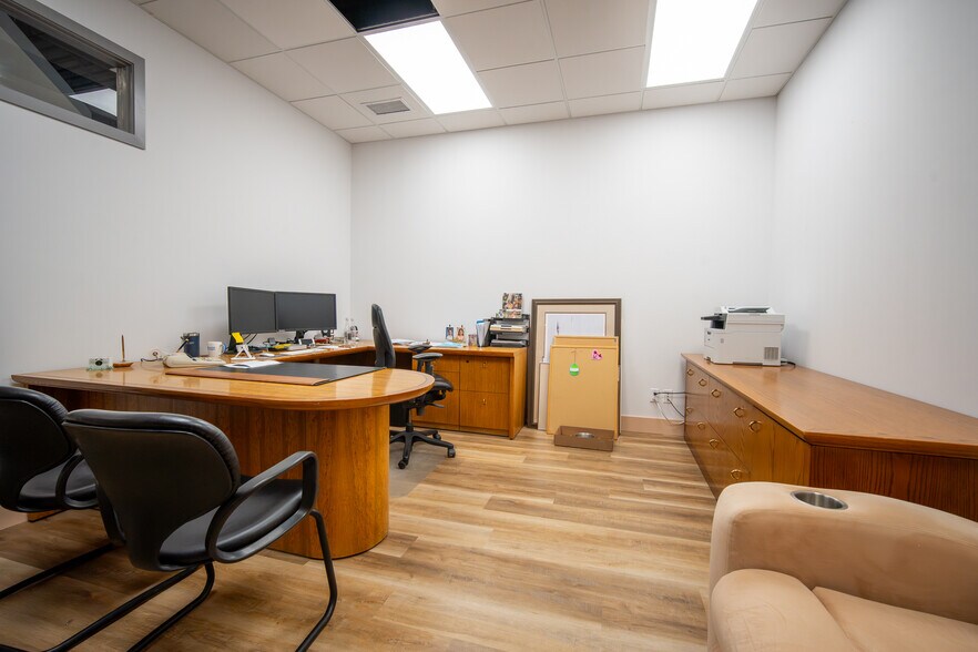 More Photos Of 120 Pembina Rd, Sherwood Park Light Manufacturing For Sale
