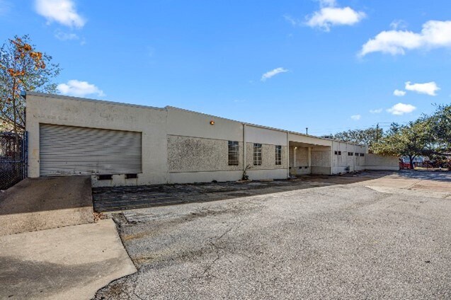 More Photos Of 6880 Wynnwood Dr, Houston Warehouse For Lease