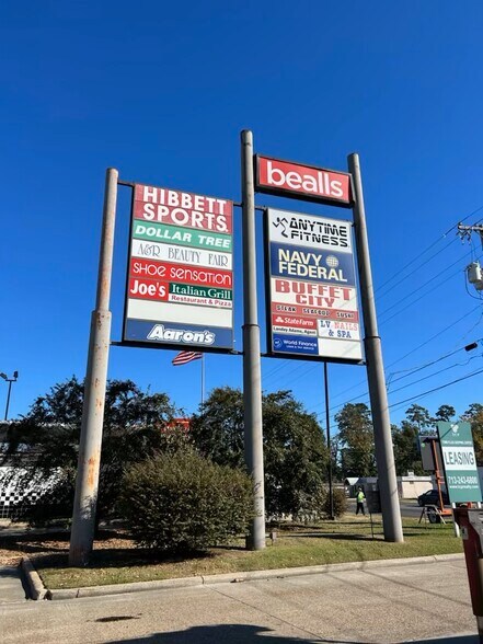 More Photos Of 1710-1784 S 5th St, Leesville Storefront For Lease