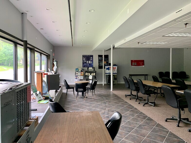 More Photos Of 240 Chestnut St, Liberty Warehouse For Lease