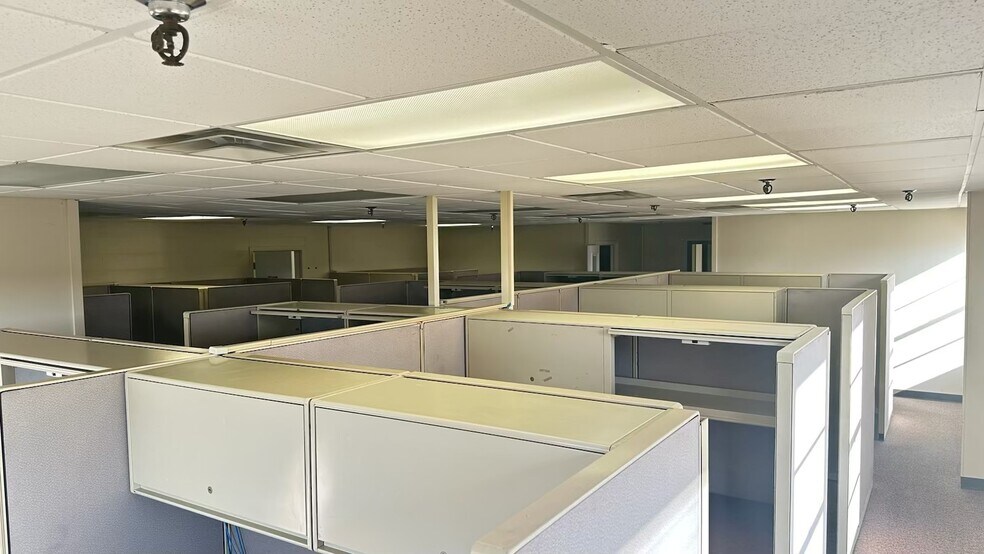 More Photos Of 2921 E 290 Rd, Grove Manufacturing For Lease