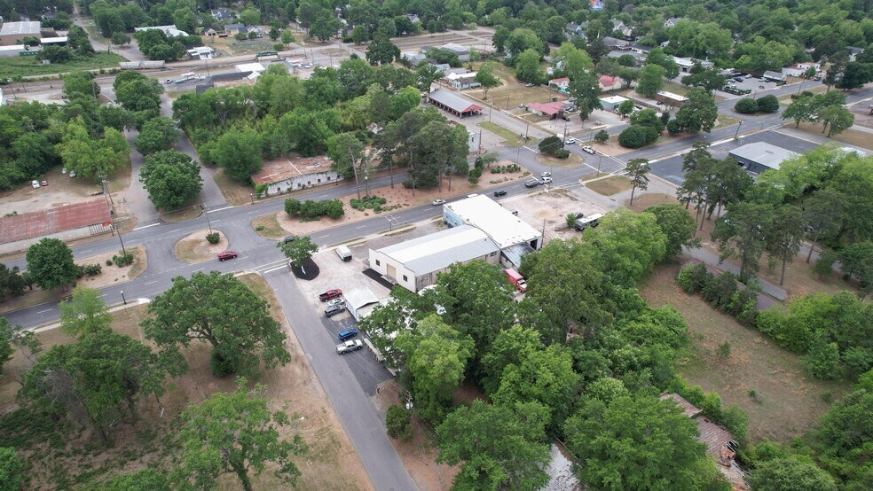 More Photos Of 910 Richland Ave E, Aiken General Retail For Lease