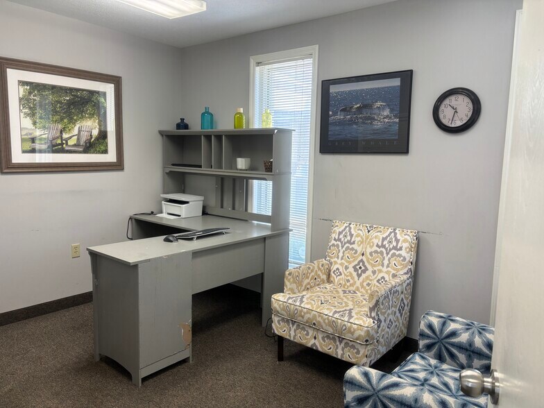 More Photos Of 10 S Portage Path, Akron Medical For Lease