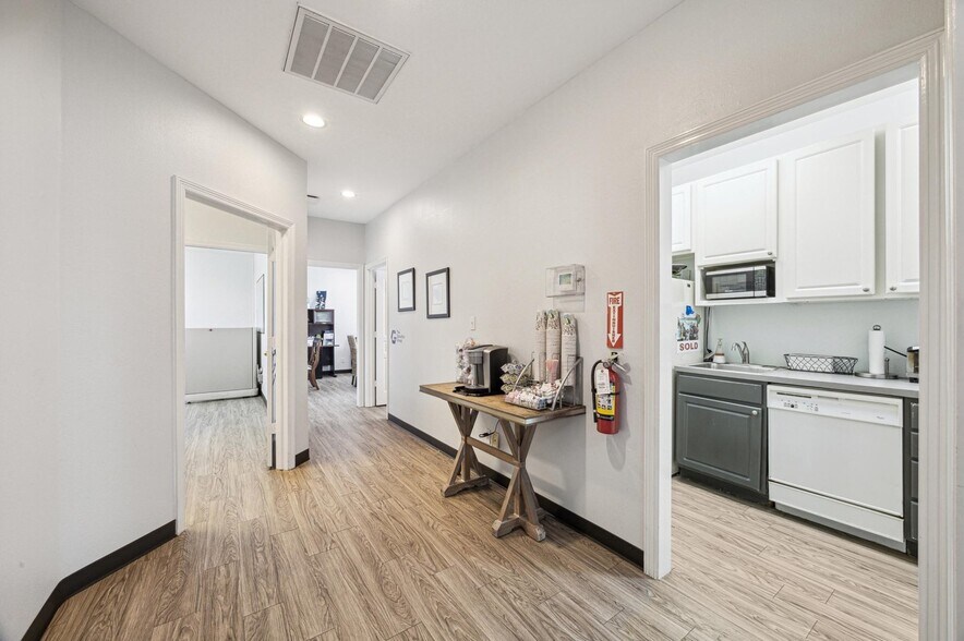 More Photos Of 13450 Termini San Luis Pass Rd, Galveston Office For Sale