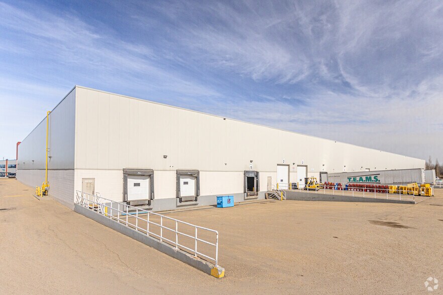 More Photos Of 5613-5645 70 St NW, Edmonton Manufacturing For Lease