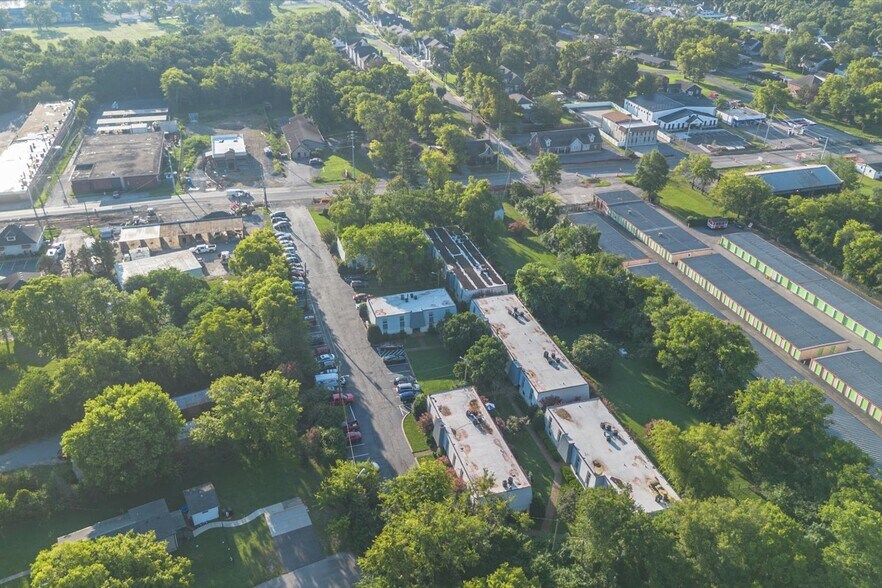 More Photos Of 126 Walton Ferry Rd, Hendersonville Apartments For Sale