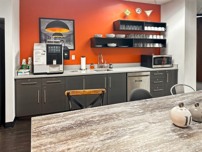 More Photos Of 111 N Orange Ave, Orlando Coworking Space