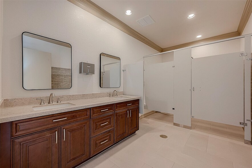 More Photos Of 446 Heights Blvd, Houston Office Residential For Sale