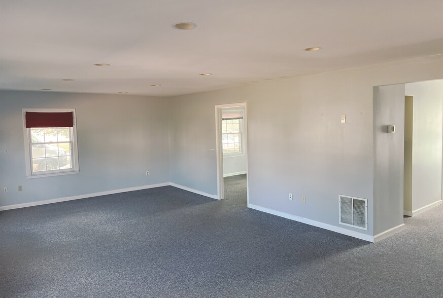 More Photos Of 1680 Village Green, Crofton Office For Sale
