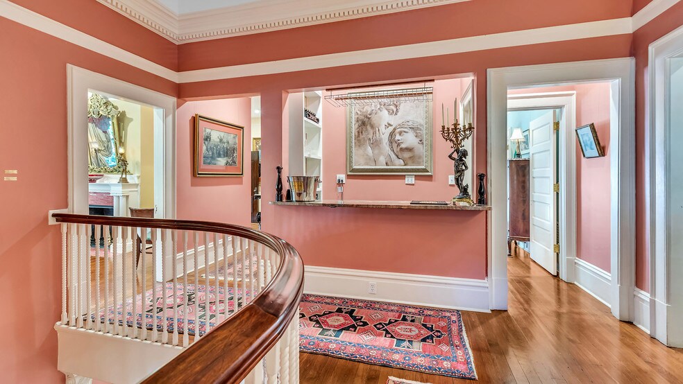 More Photos Of 119 E 37th St, Savannah Restaurant For Sale