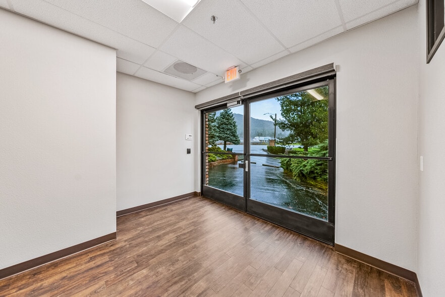 More Photos Of 2166 NW Vine St, Grants Pass Medical For Sale