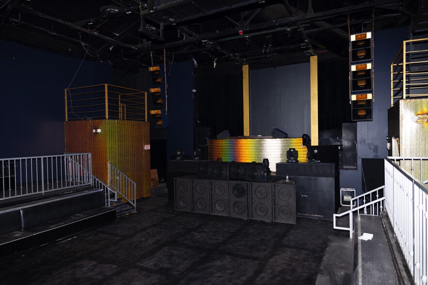 More Photos Of 6506 Hollywood Blvd, Hollywood Movie Theatre For Lease