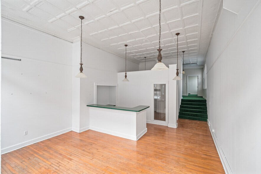 More Photos Of 23 Bedford Sq, Pittsburgh Storefront Retail Residential For Lease