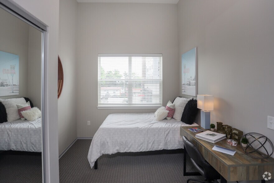 More Photos Of 1425 N Dunn St, Bloomington Apartments For Lease