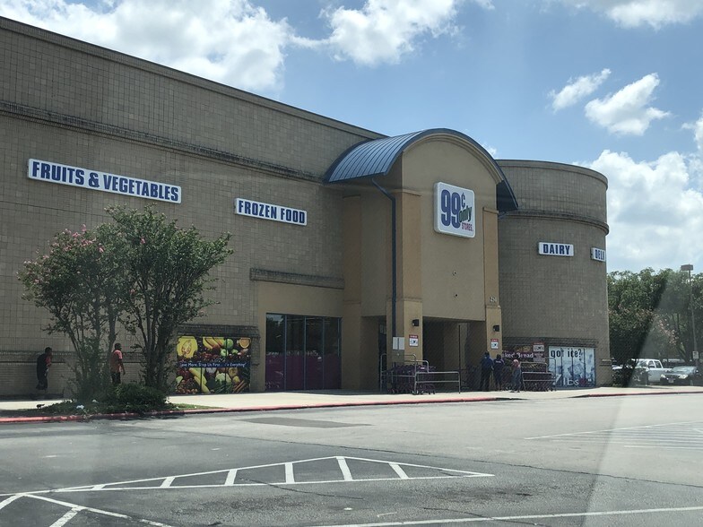 More Photos Of 205-249 W Greens Rd, Houston Unknown For Lease