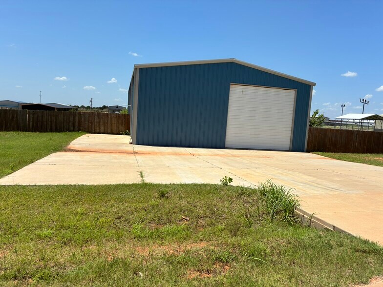 Primary Photo Of 11671 Maui Ln, Edmond Industrial For Lease