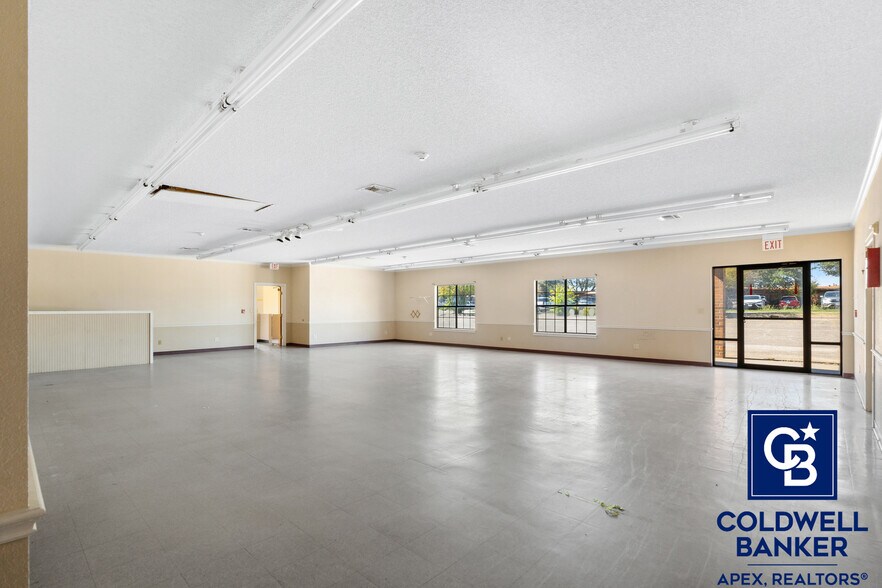 More Photos Of 302 Lincoln Park Dr, Cleburne Medical For Sale