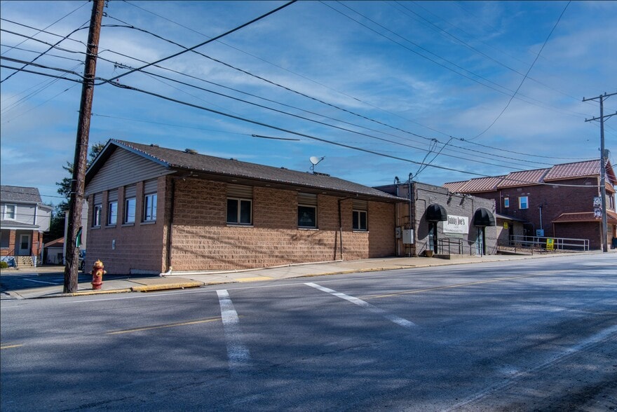 Primary Photo Of 1562 Island Ave, McKees Rocks Restaurant For Sale