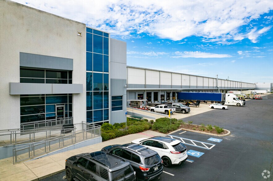 More Photos Of 4406 Madison Industrial Ln, Tampa Distribution For Lease