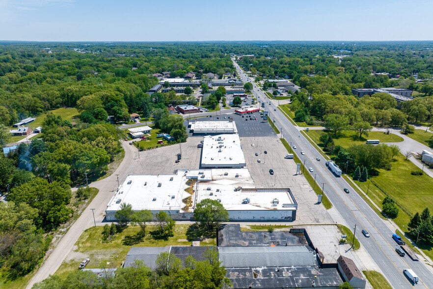 More Photos Of 1100-1128 Bristol St, Elkhart Freestanding For Sale