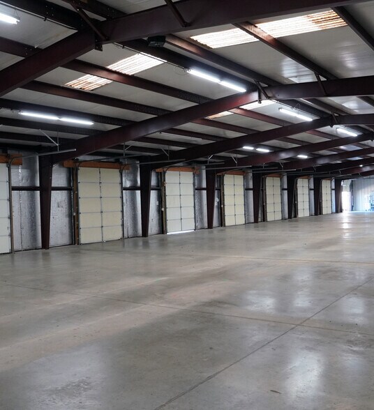 More Photos Of 150 Ayers Blvd, Belpre Light Distribution For Lease