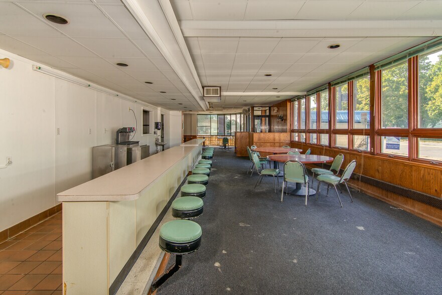 More Photos Of 1319 E Michigan Ave, Jackson Restaurant For Sale