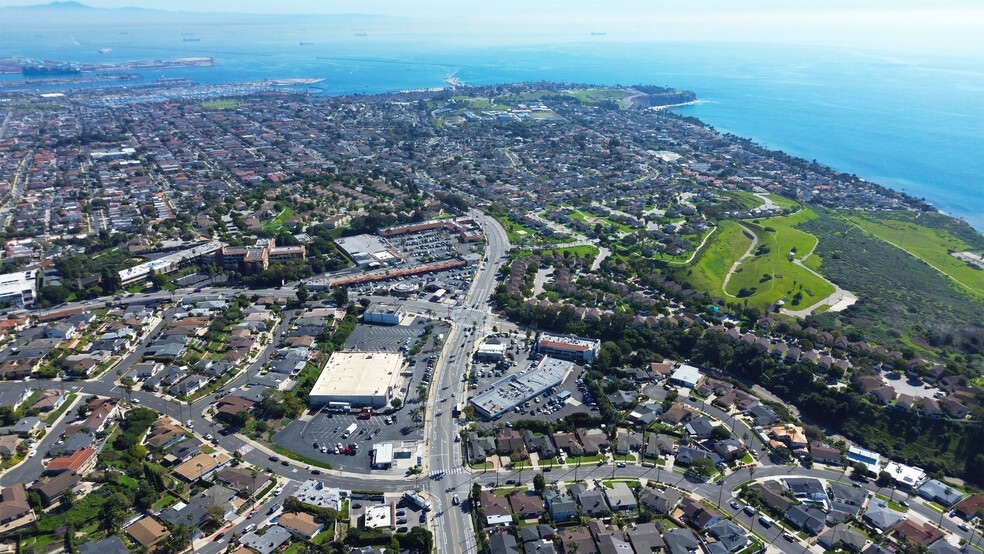 More Photos Of 1602 W 25th St, San Pedro Bank For Sale