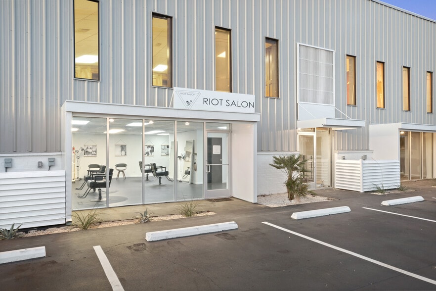 More Photos Of 1331 E Broadway St, Pearland Light Distribution For Lease