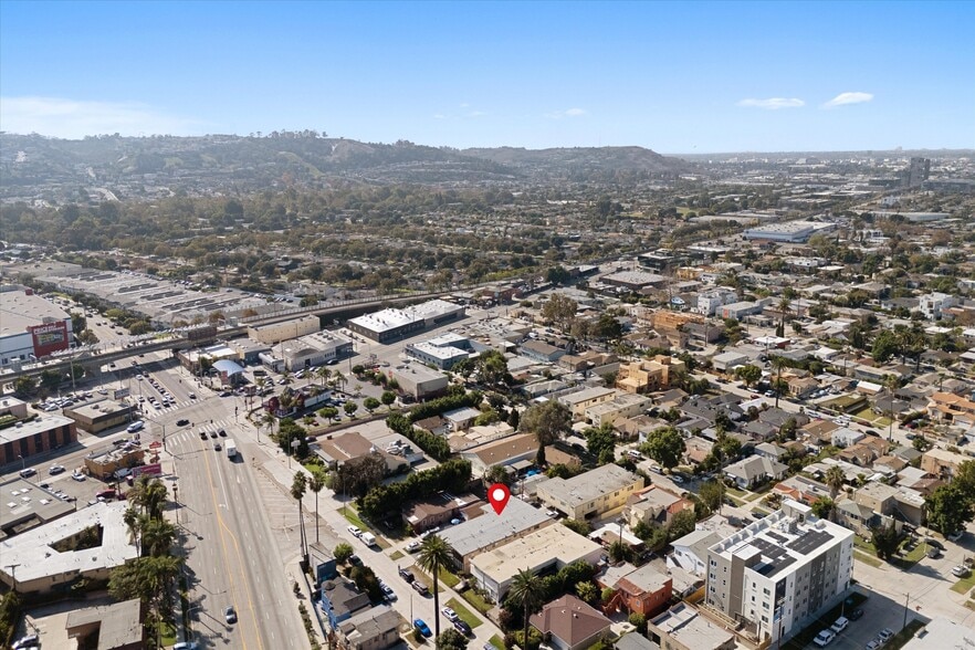 More Photos Of 2917 S Mansfield Ave, Los Angeles Apartments For Sale