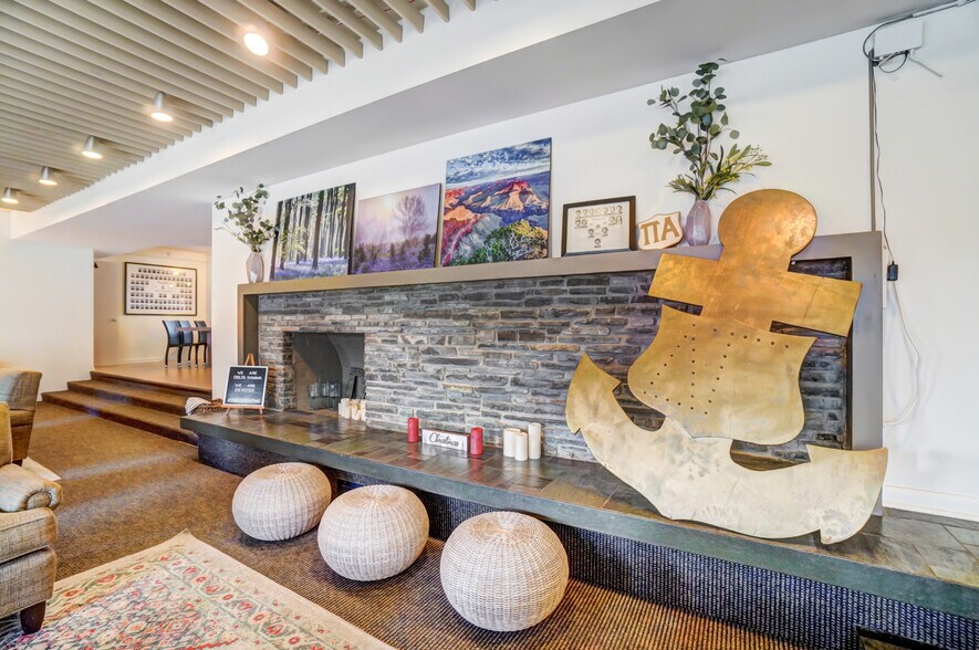 More Photos Of 501 N Wittenberg Ave, Springfield Sorority Fraternity House For Sale