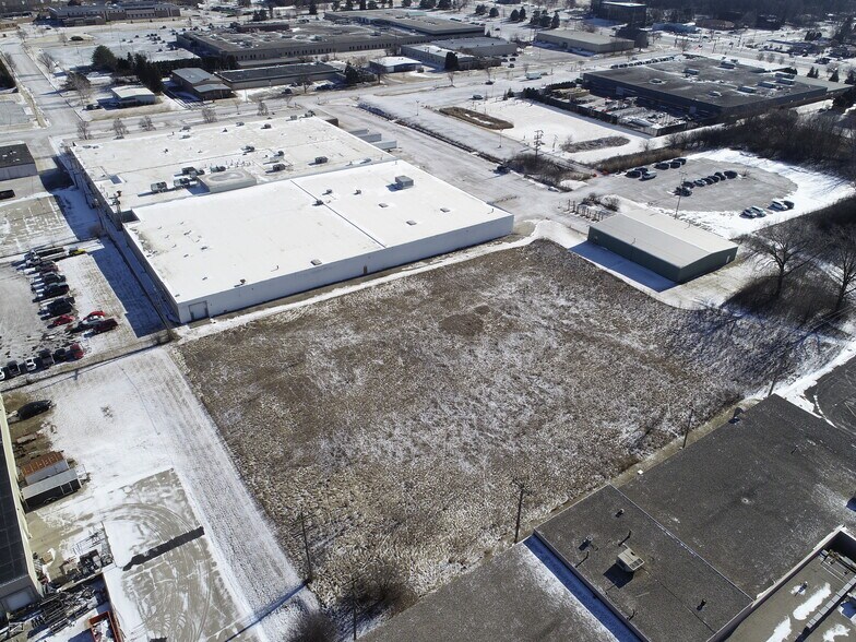 More Photos Of 9009 N 51st St, Brown Deer Manufacturing For Sale