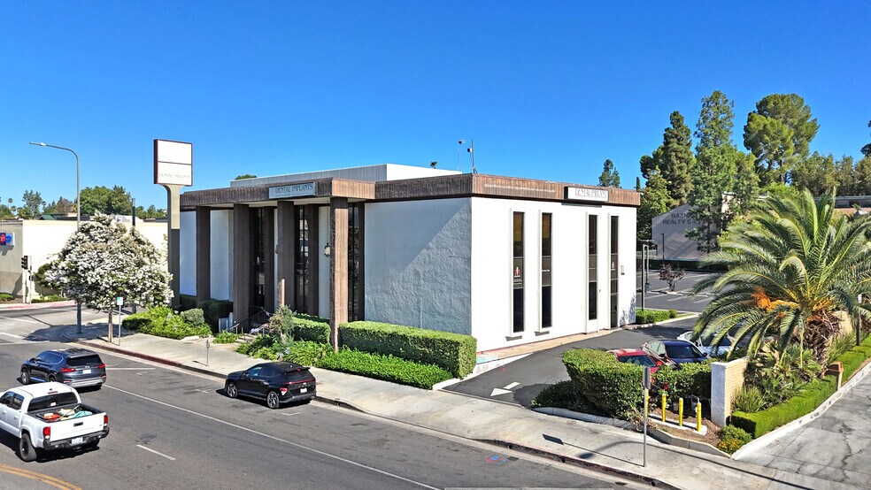 More Photos Of 19900 Ventura Blvd, Woodland Hills Office For Lease
