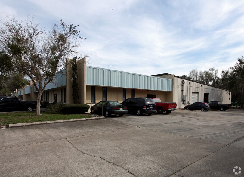 More Photos Of 5401-5481 Bryant Ave, Sanford Showroom For Lease