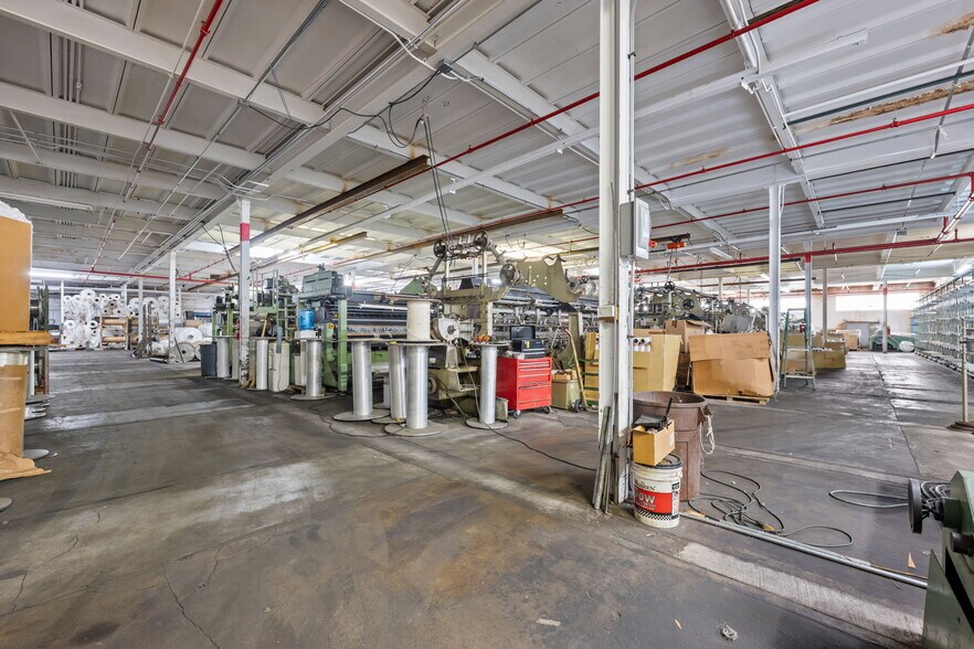 More Photos Of 312 W Luther Ave, Liberty Manufacturing For Sale