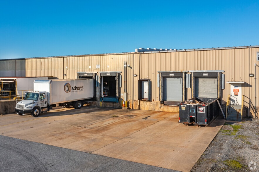 More Photos Of 701-703 Industrial Dr, Middletown Manufacturing For Lease