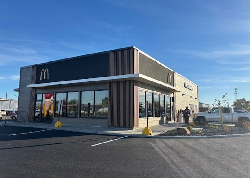 Primary Photo Of 105 N Frontage Rd, Wapato Fast Food For Sale