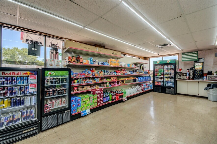 More Photos Of 1705 SW Frank Phillips Blvd, Bartlesville Service Station For Sale