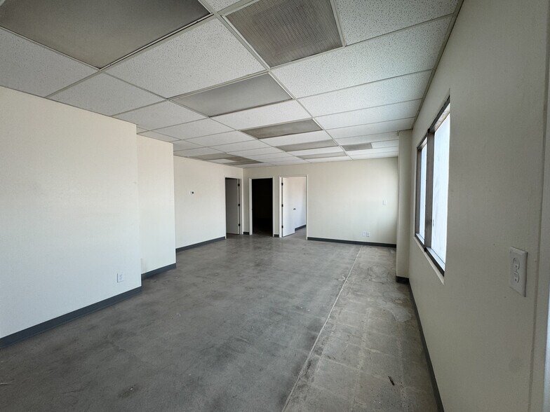 More Photos Of 440 E Walnut Ave, Fullerton Warehouse For Lease
