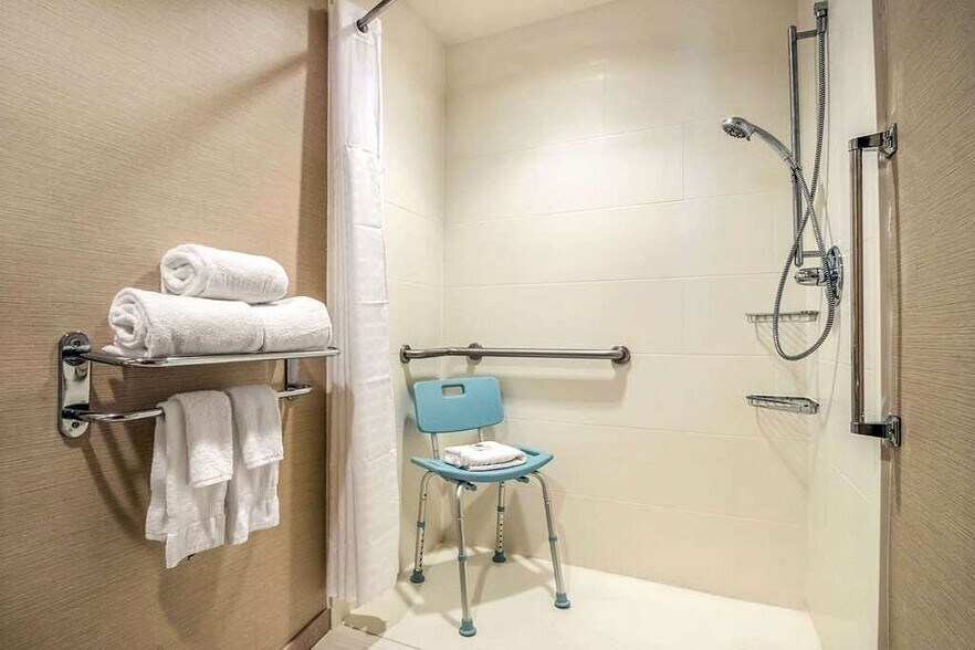 More Photos Of 120 W Stevenson Rd, Ottawa Hotel For Sale