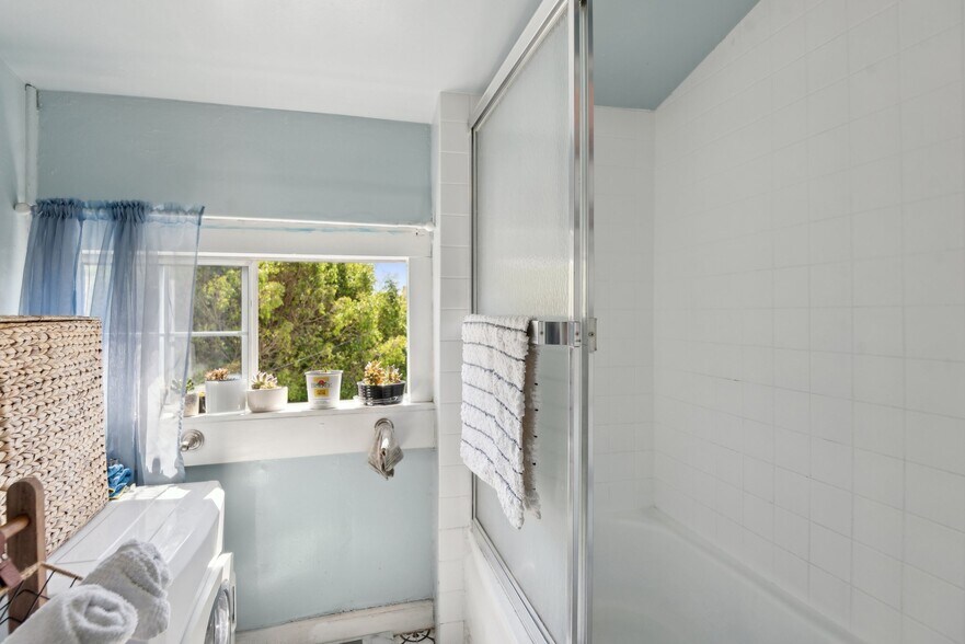 More Photos Of 426 Ivy St, Glendale Apartments For Sale