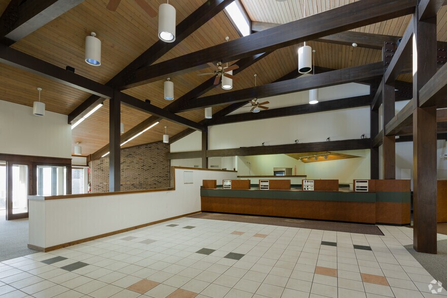 More Photos Of 20900 S Western Ave, Olympia Fields Bank For Sale