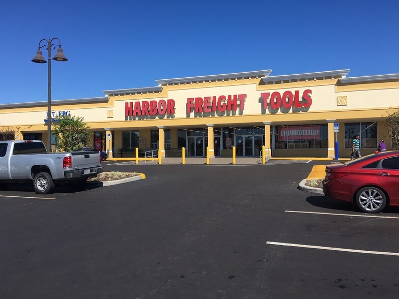 More Photos Of 921 W Orange Blossom Trl, Apopka Storefront For Lease