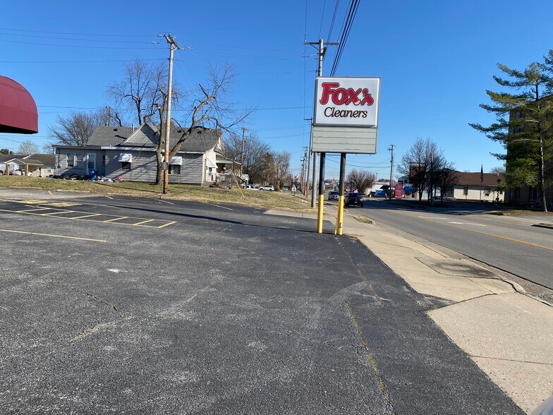 More Photos Of 1102 W Main St, Marion Freestanding For Sale