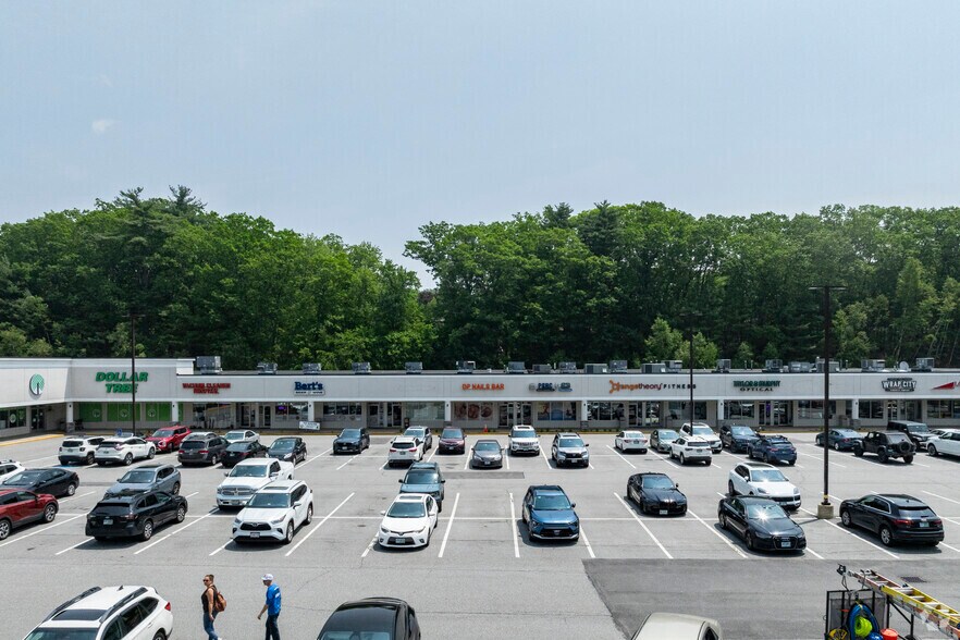 More Photos Of 545 Hooksett Rd, Manchester Storefront For Lease