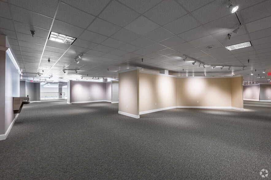 More Photos Of 4505 LBJ Fwy, Farmers Branch Freestanding For Lease