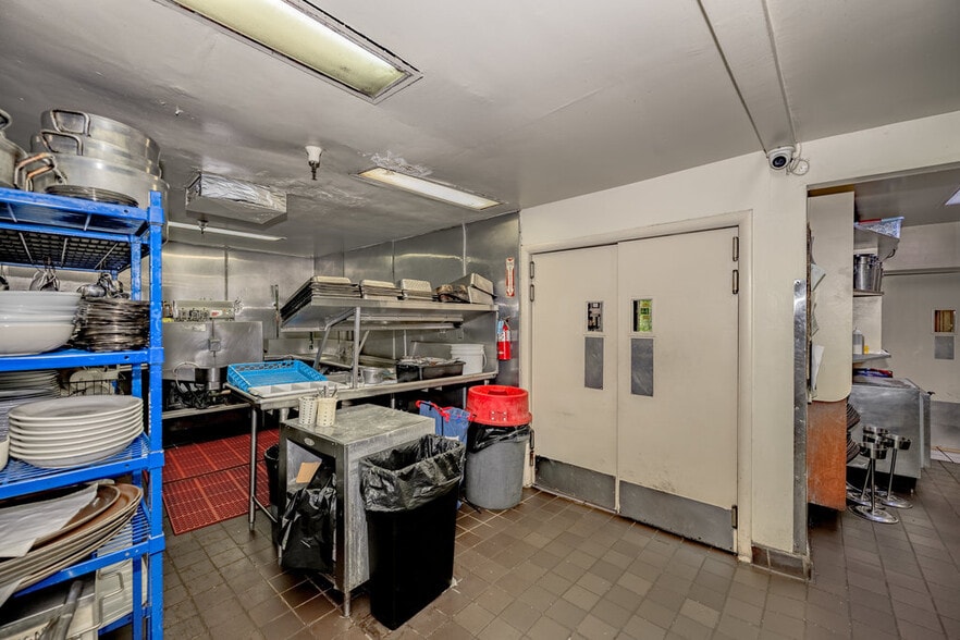 More Photos Of 12625 Sierra Hwy, Santa Clarita Restaurant For Sale